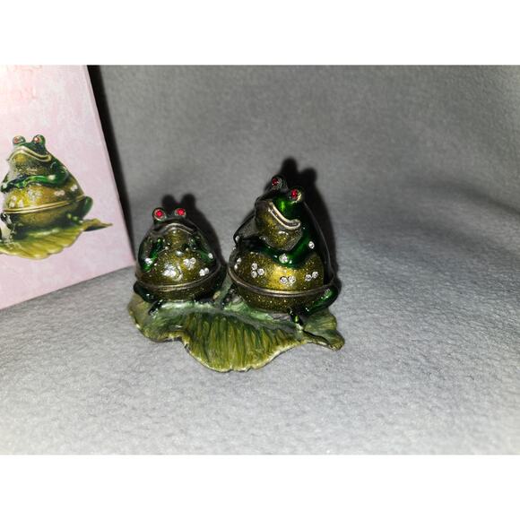 Vintage New Frog Trinket Box Metal Jeweled Mom Baby Set CBOCS - Picture 2 of 9